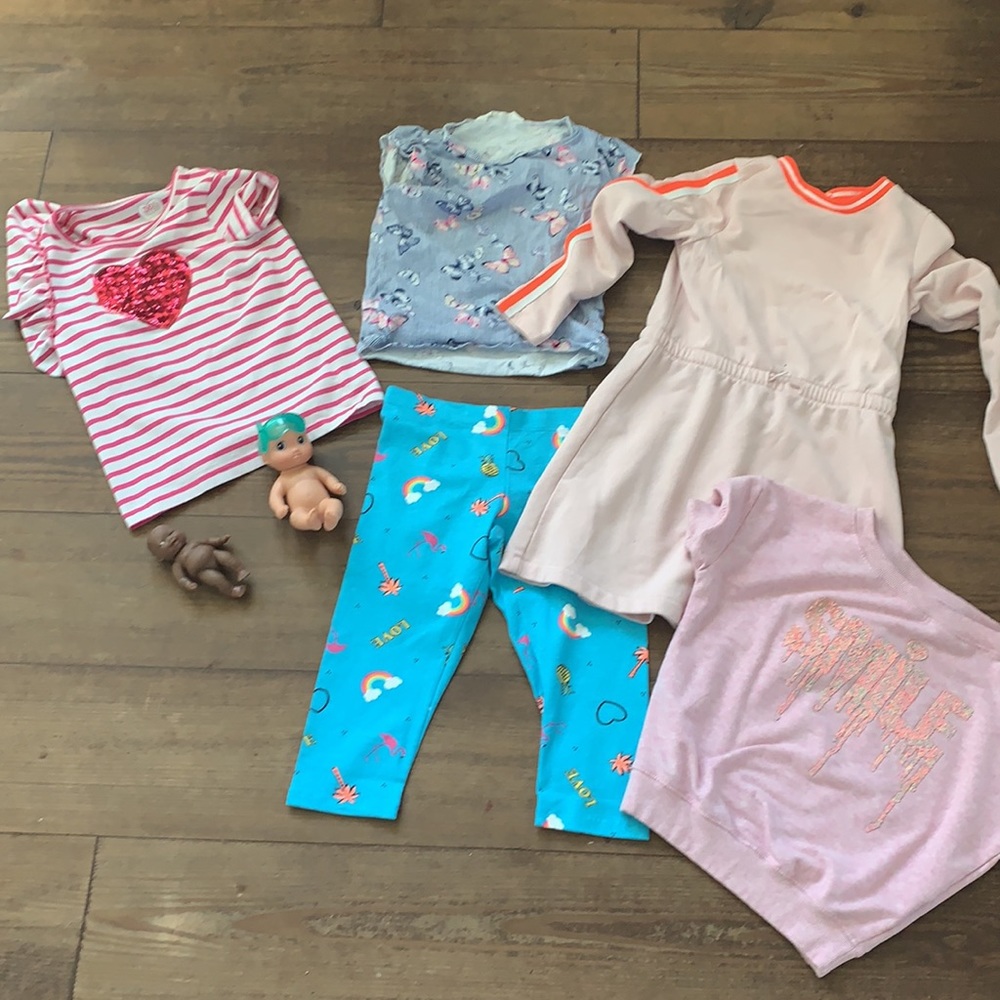 Bundle girls sizes between 6-8 😊👍👍  7 items